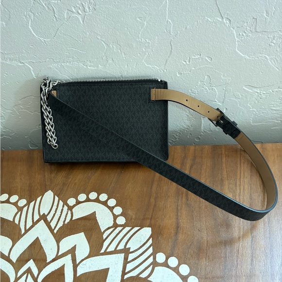 Michael Kors Small Waist/Fanny pack Bag - Picture 3 of 4
